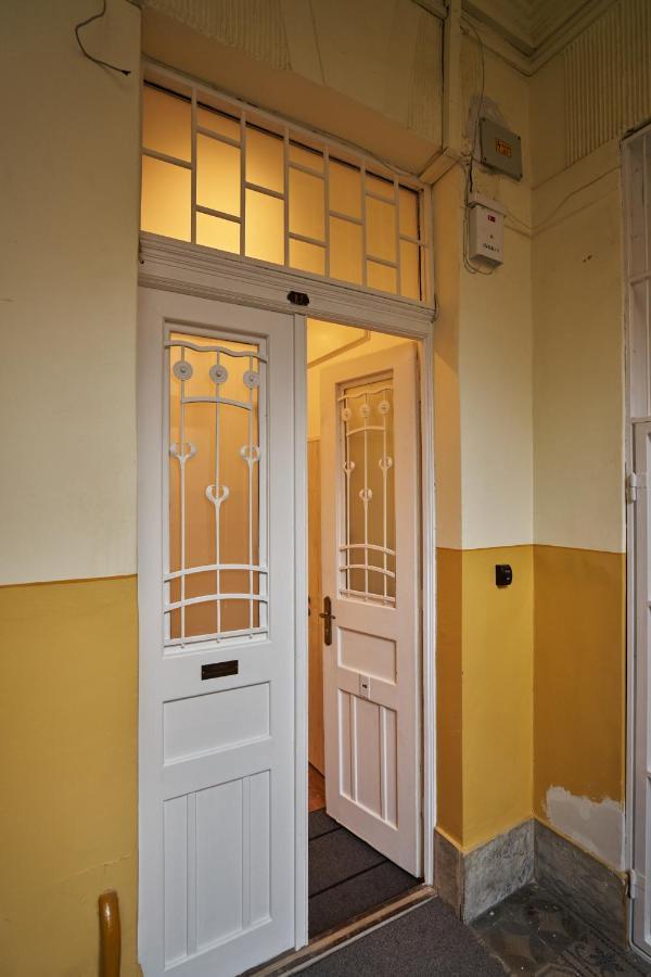 Nanirol Apartment At Gellert Bath Budapesta Exterior foto